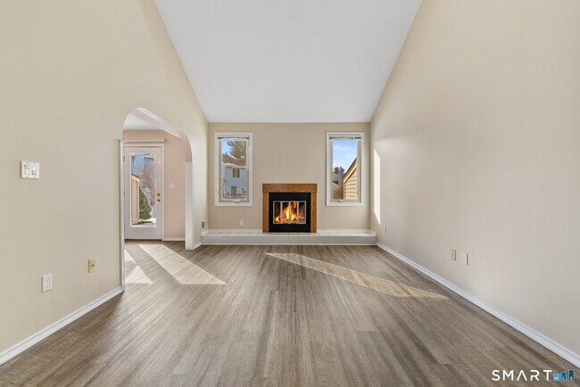 Foto del edificio - 68 Copper Beech Dr