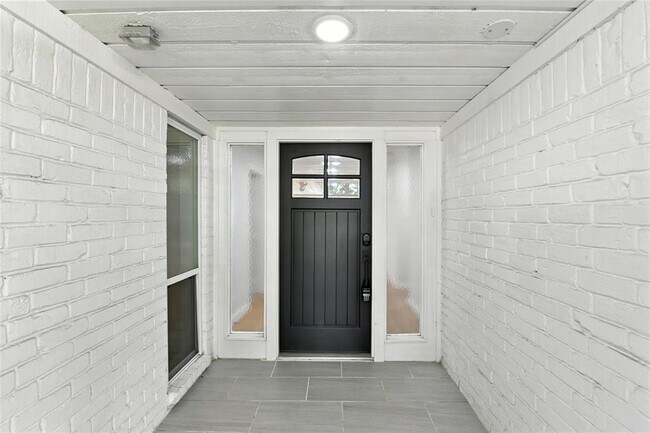 Foto del edificio - 4814 Warm Springs Rd