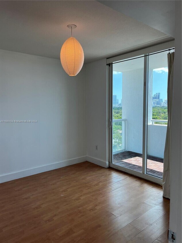 Foto del edificio - 1401 SW 22nd St