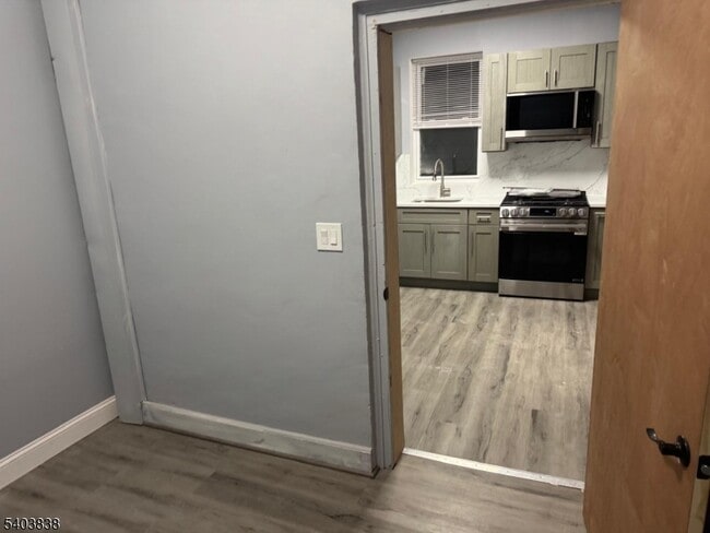 Foto del edificio - 422 Trenton Ave