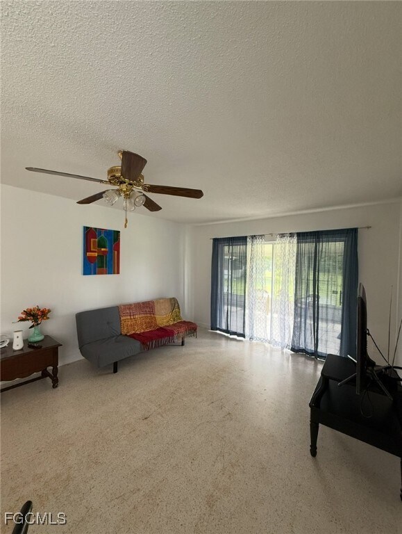 Foto del edificio - 374 Garland Ct