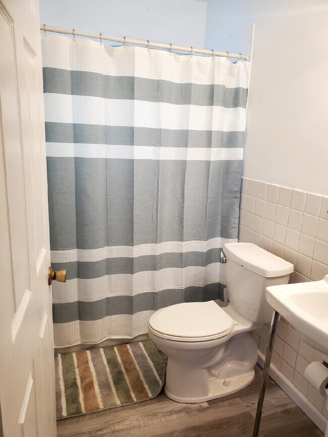 Bathroom - 1208 Case Ave