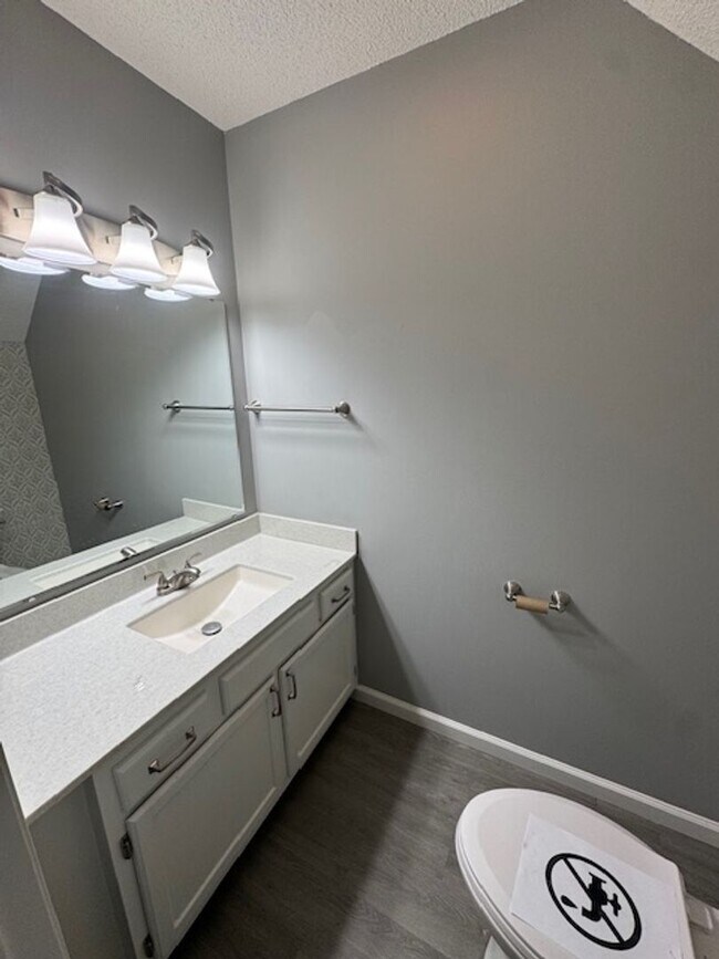 Foto del edificio - 7045 Thamesford Dr