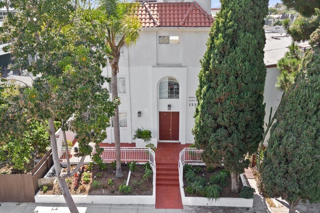 Foto del edificio - 1338 Yale St
