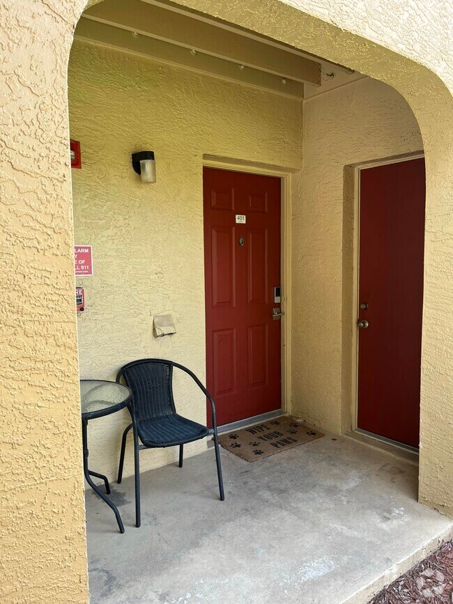 Building Photo - 4751 Via Palm Lakes