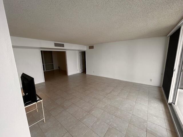 Building Photo - 126 Lakeshore Dr