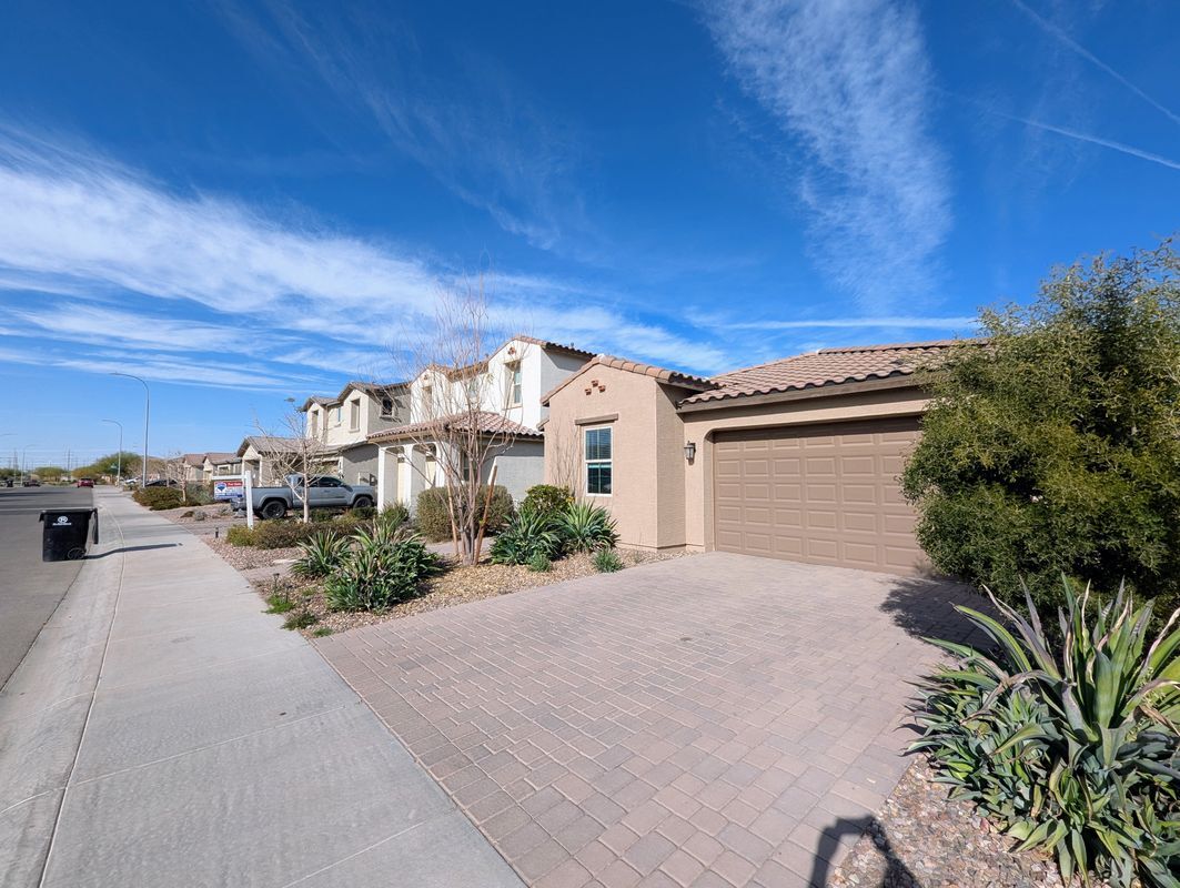 Foto principal - 4827 S 117th Ave