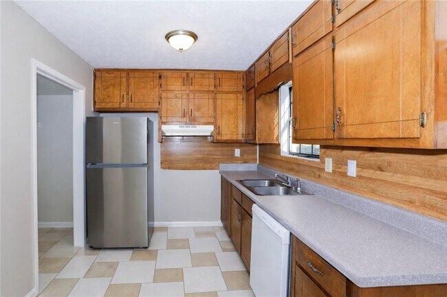Foto del edificio - 320 Sprucewood Ct