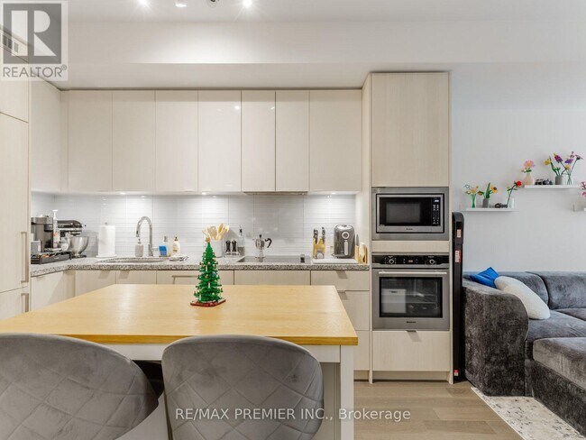 Photo du bâtiment - 115 Blue Jays Way