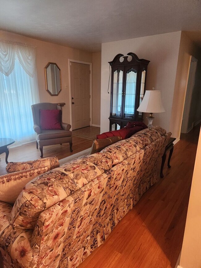 Foto del edificio - Very Nice- furnished 3-BR