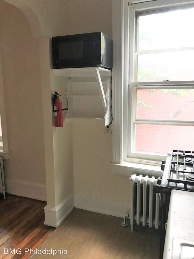 Building Photo - 435 S 51st St