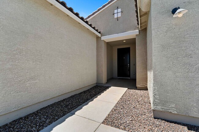 Building Photo - Luxury Kitchen + 3 Bed & Den/Office in Azure Canyon | Quartz, Gas Cooktop & More