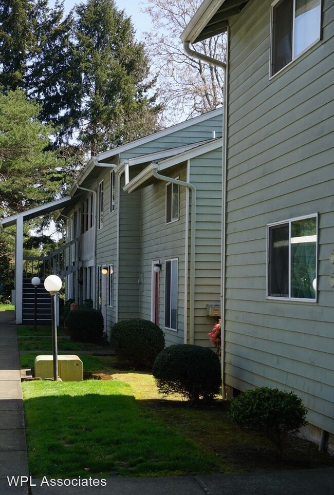 Building Photo - 401 Ratcliff Dr SE