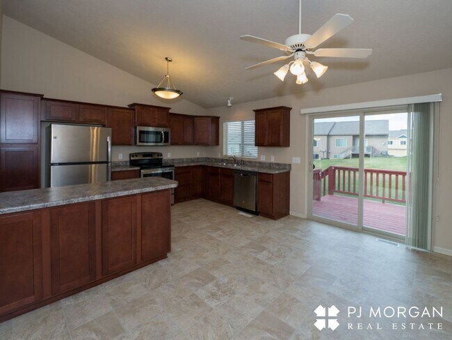 Foto del edificio - 3 bedroom, 2 bathroom House For Lease