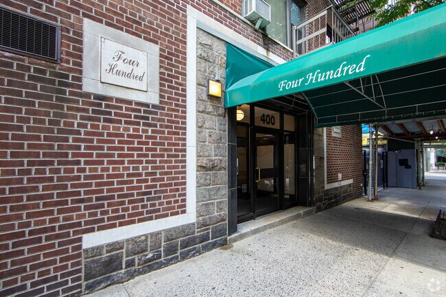Entrada - 400 W 58th St
