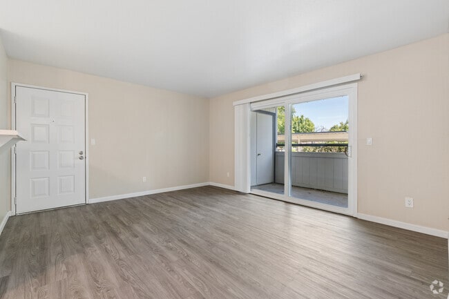 1BR, 1BA - 641SF - Living Room - Sunset Ridge Apartments