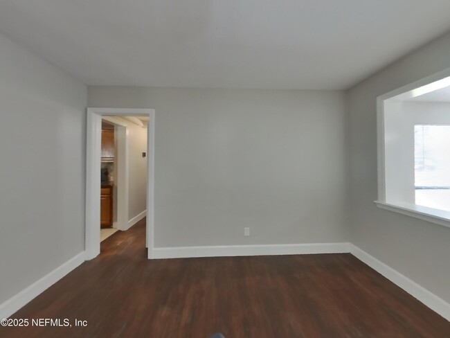 Foto del edificio - 7138 Mayapple Rd