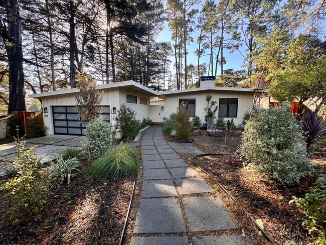 Building Photo - Exquisite Newly Remodeled 3-Bedroom Home i...