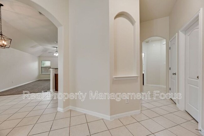 Photo - 5037 Diamond Peak Ct House