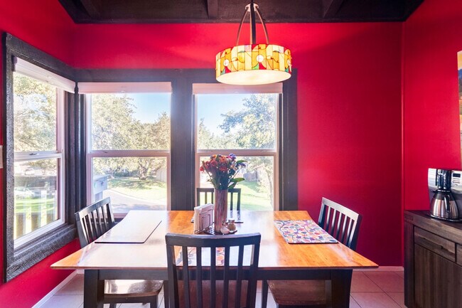 Foto del edificio - 2305 Trailside Dr