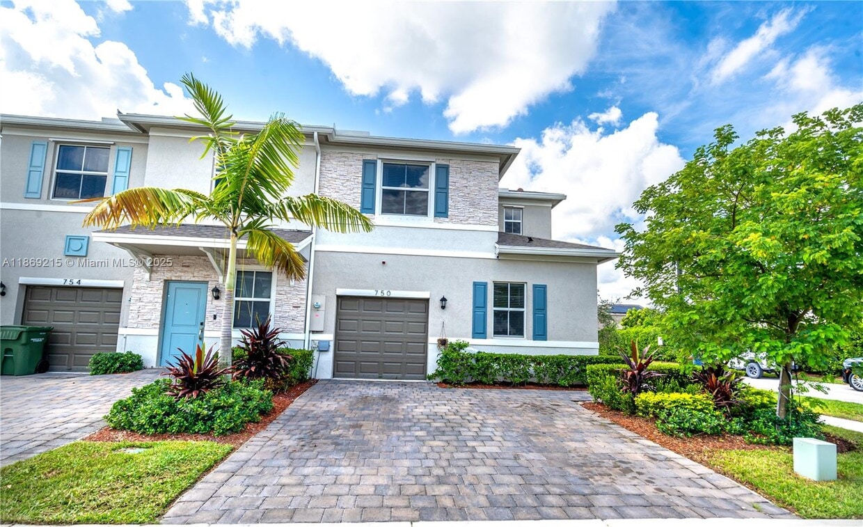 Foto principal - 750 SE 16th Ct