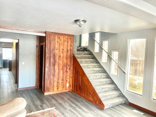 Building Photo - Charming East Kalispell Duplex