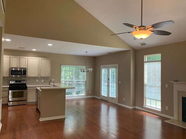 Foto del edificio - Move-in Ready 5 bedroom, 3.5 bath house lo...
