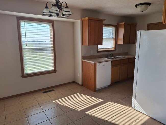 Building Photo - This will go fast....Located in the The Ri...