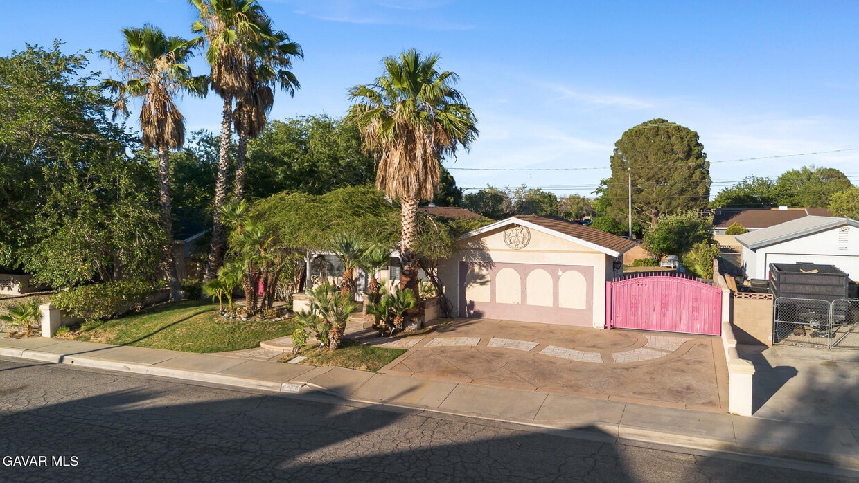 Primary Photo - 44210 Fenhold St