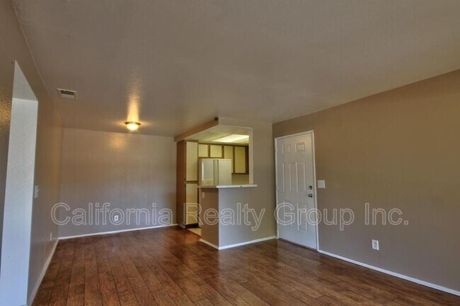 Foto del edificio - 16377 Lakeshore Dr