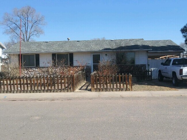 Front of the house, street view - 1016 Pacific Ct