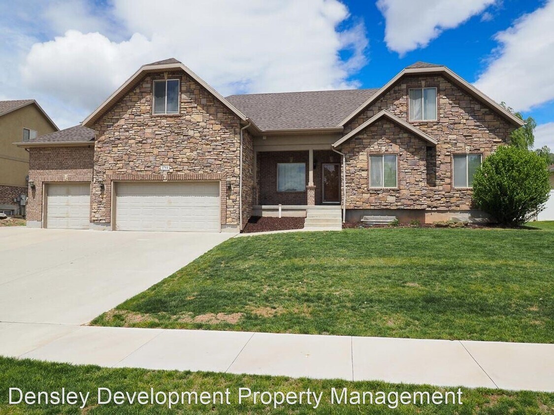 Primary Photo - 1784 Ridge Point Dr