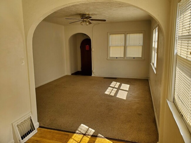 Building Photo - 424 W Benton St
