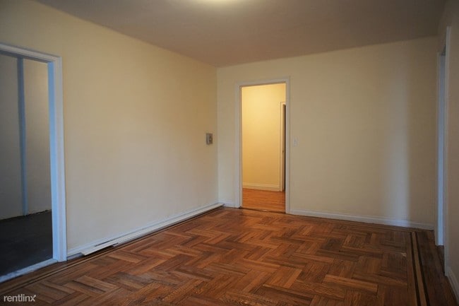Building Photo - 1 br, 1 bath  - 2110 Bronx Park E