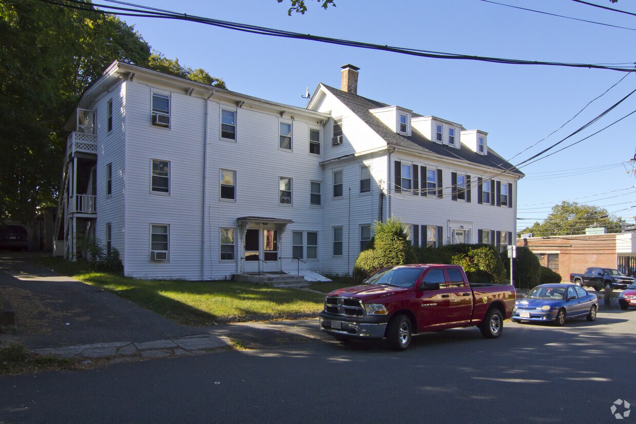 3 Warren St, Stoneham, MA 02180 Apartments in Stoneham, MA