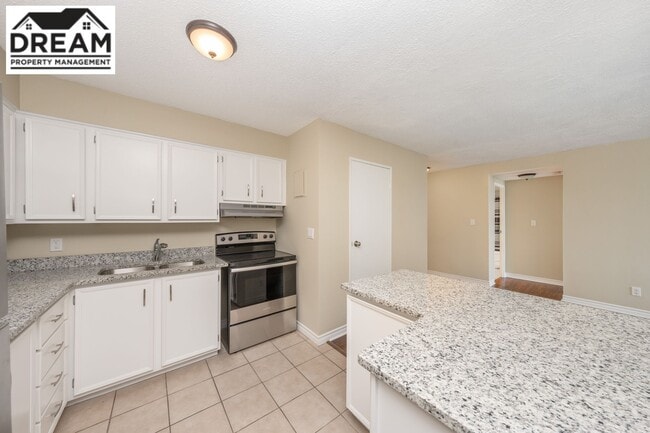 Building Photo - 155 Front St N