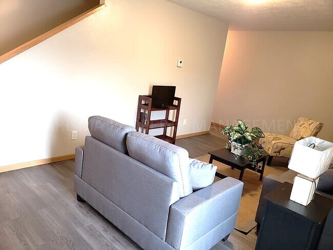 Foto del edificio - 300 Scott Pl