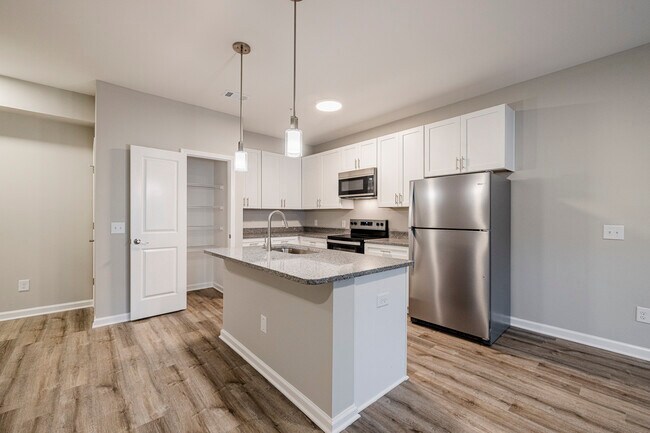 Building Photo - Parkway at 31 Apartments