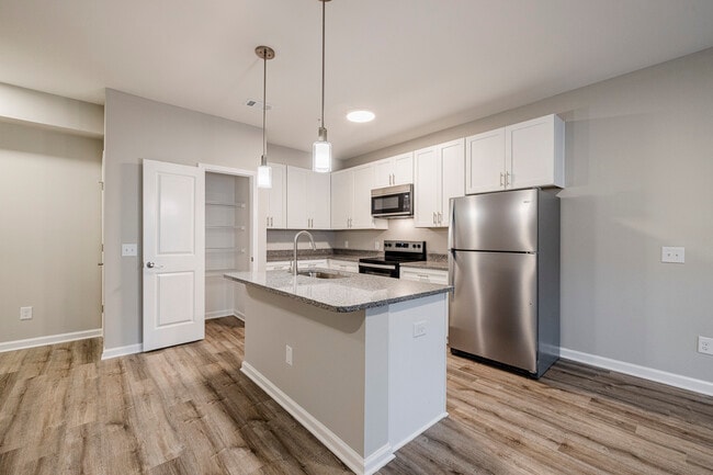 Building Photo - Parkway at 31 Apartments