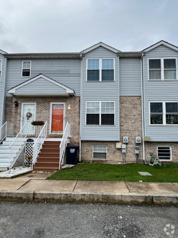 Middletown Village Apartments for Rent with Hardwood Floors