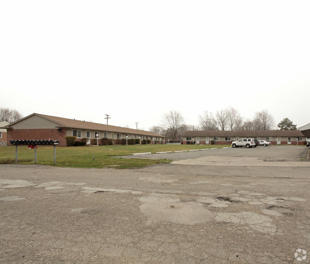 Building Photo - Parkwood Meadows