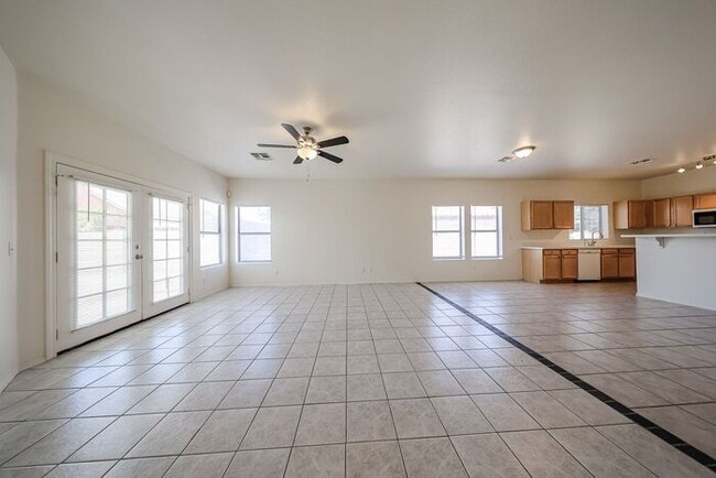 Building Photo - Stylish 4BD , 2 BA Home with Remodeled Bac...