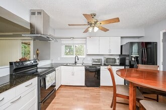 Building Photo - 13102 Richmond Ave.