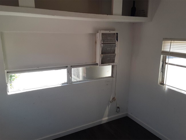 Building Photo - 710 S Lawson Dr