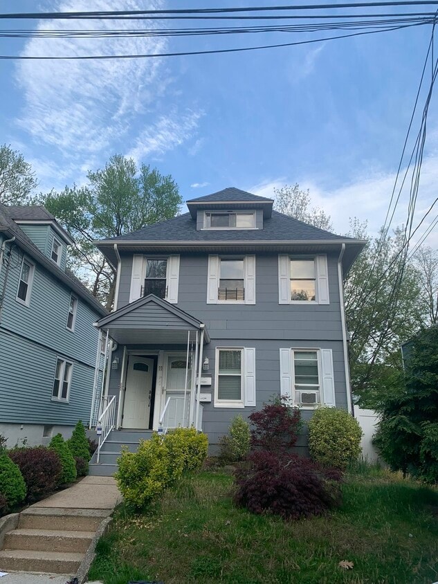 11 6th St, Ridgefield Park, NJ 07660 Condo for Rent in Ridgefield