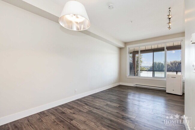 Photo du bâtiment - 1 - Bed + 1 - Bath + Den Condo for Rent in...