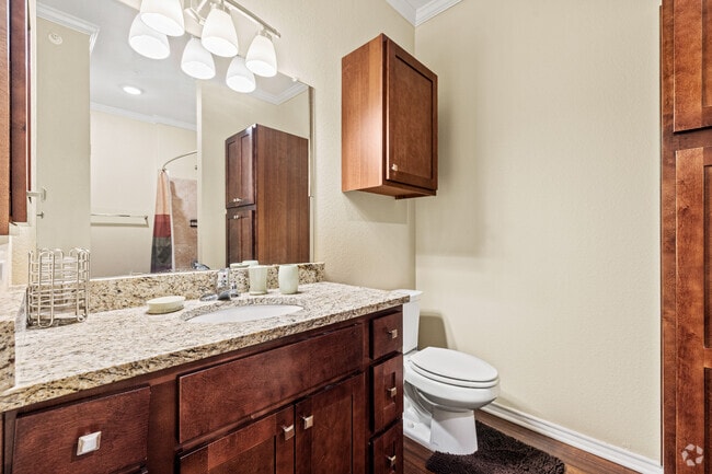 1BR, 1BA - 720SF - Bathroom - Northwood Luxury Apartments
