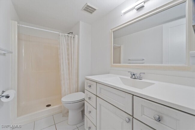 Foto del edificio - 307 Goodlette-Frank Rd