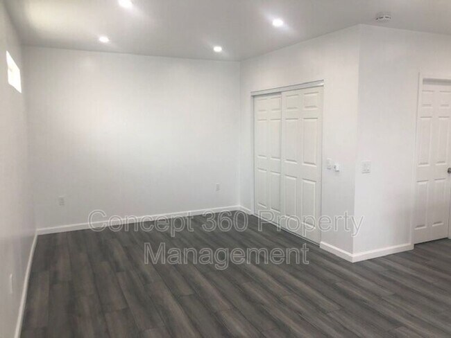Foto del edificio - 110 E Scott St
