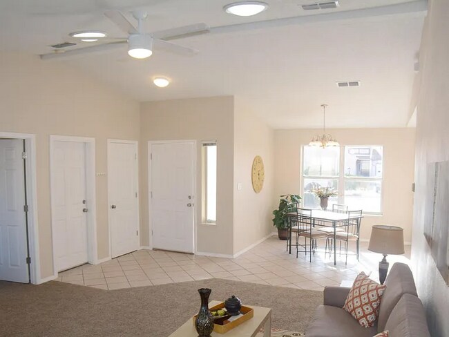 Foto del edificio - 668 Silver Saddle Rd SE